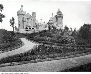 Creator: Galbraith Photo Co. Date: 1909 Archival Citation: Fonds 1587, Series 409, Item 3 Credit: City of Toronto Archives www.toronto.ca/archives Copyright is in the public domain and permission for use is not required.